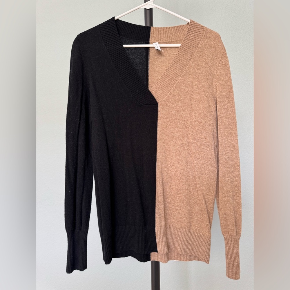 Akris Punto Dual-Toned Cashmere Sweater in Size 4